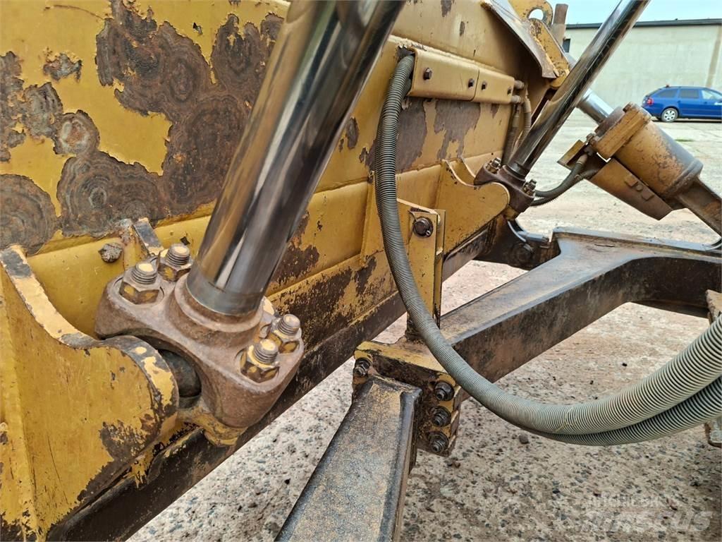 CAT D6R XL Stavebníctvo - ostatné