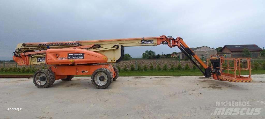 JLG 1250 AJP Kĺbové plošiny