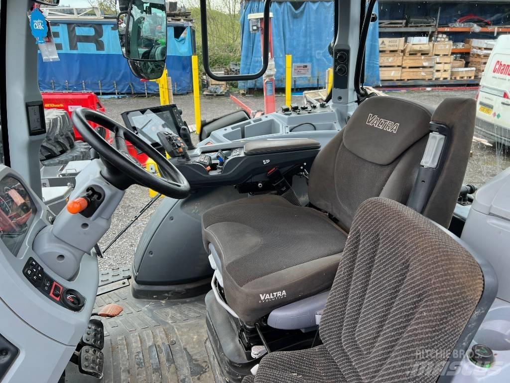 Valtra T 254 V Traktory