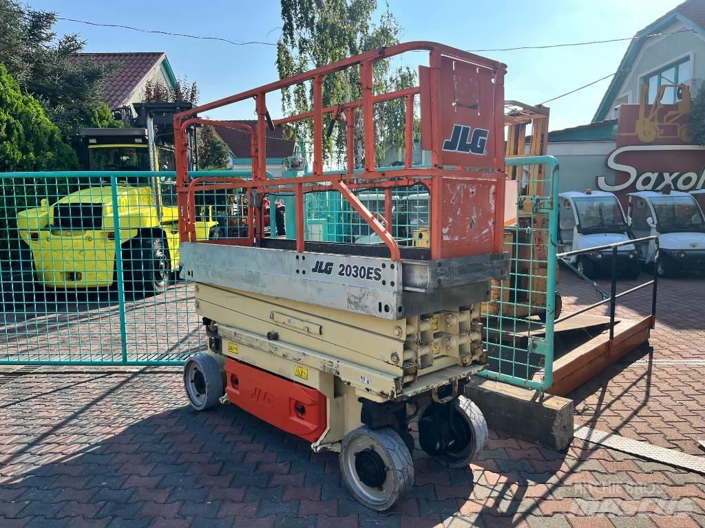 JLG 2030ES     V-3450 Vertikálne stĺpové výťahy