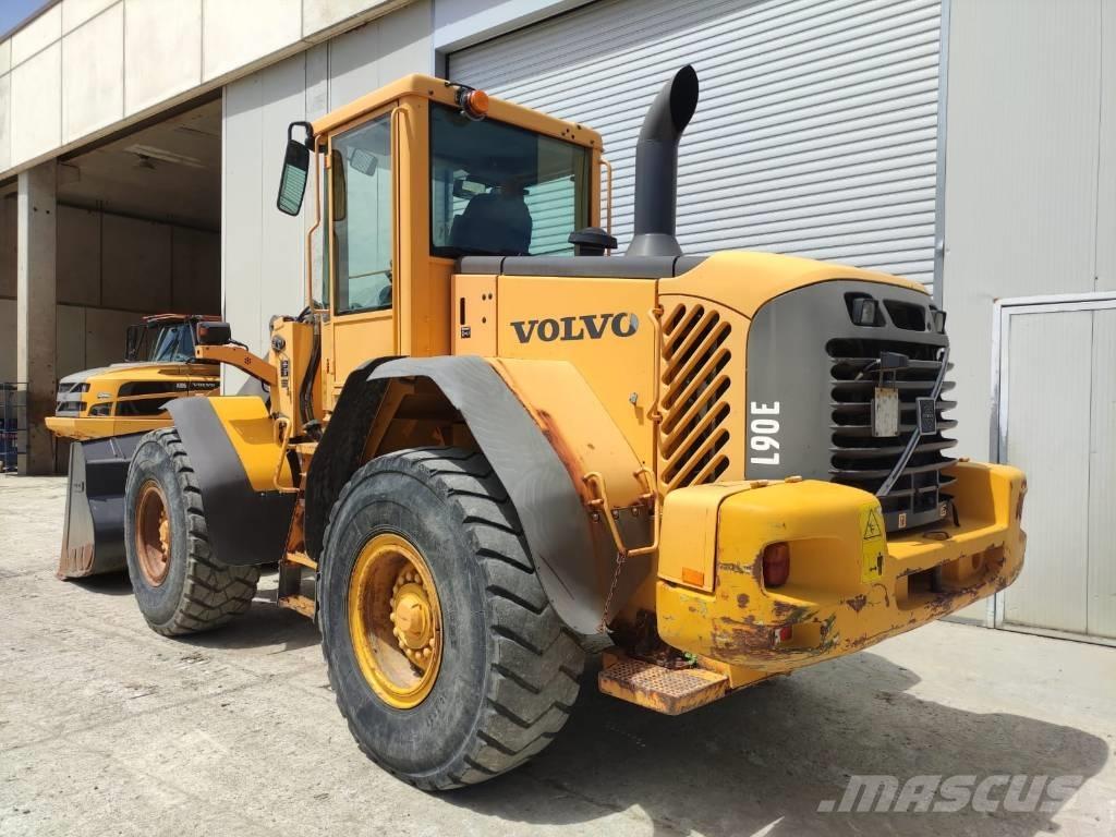 Volvo L 90 E Kolesové nakladače