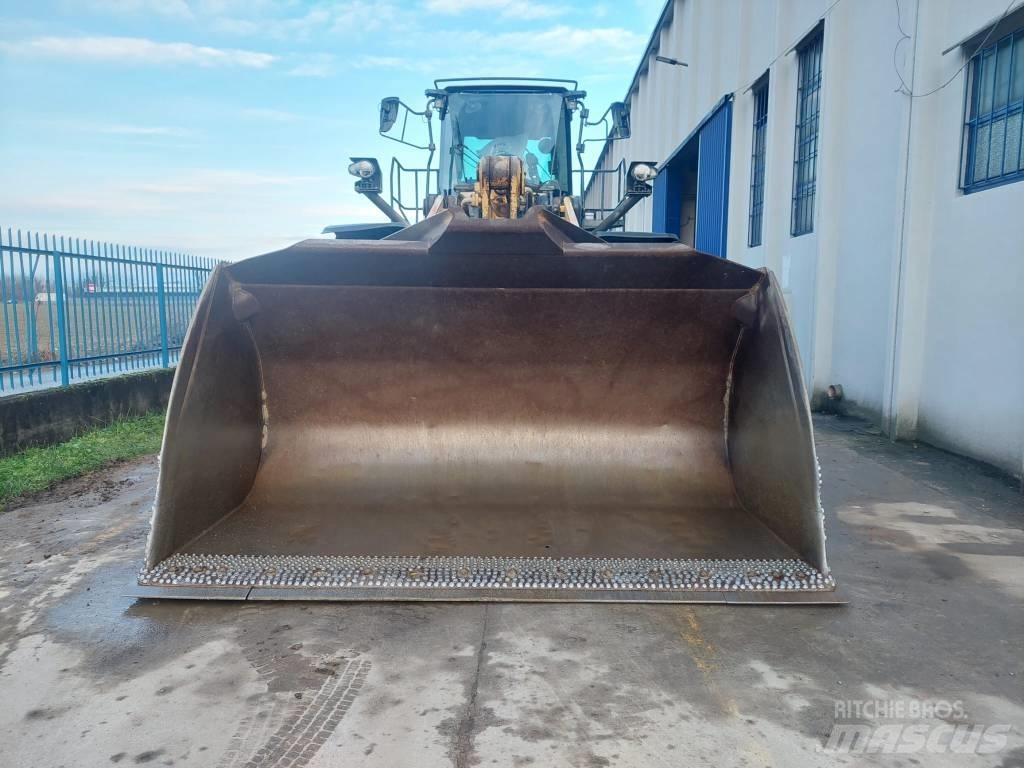 Komatsu WA475 Kolesové nakladače