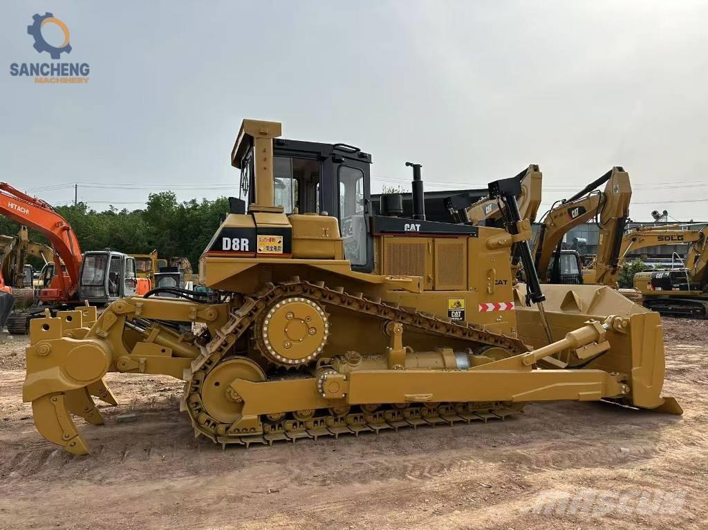 CAT D 8 R Pásové dozéry