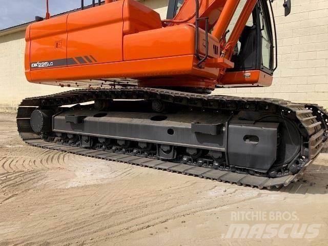 Doosan DX 225 Pásové rýpadlá