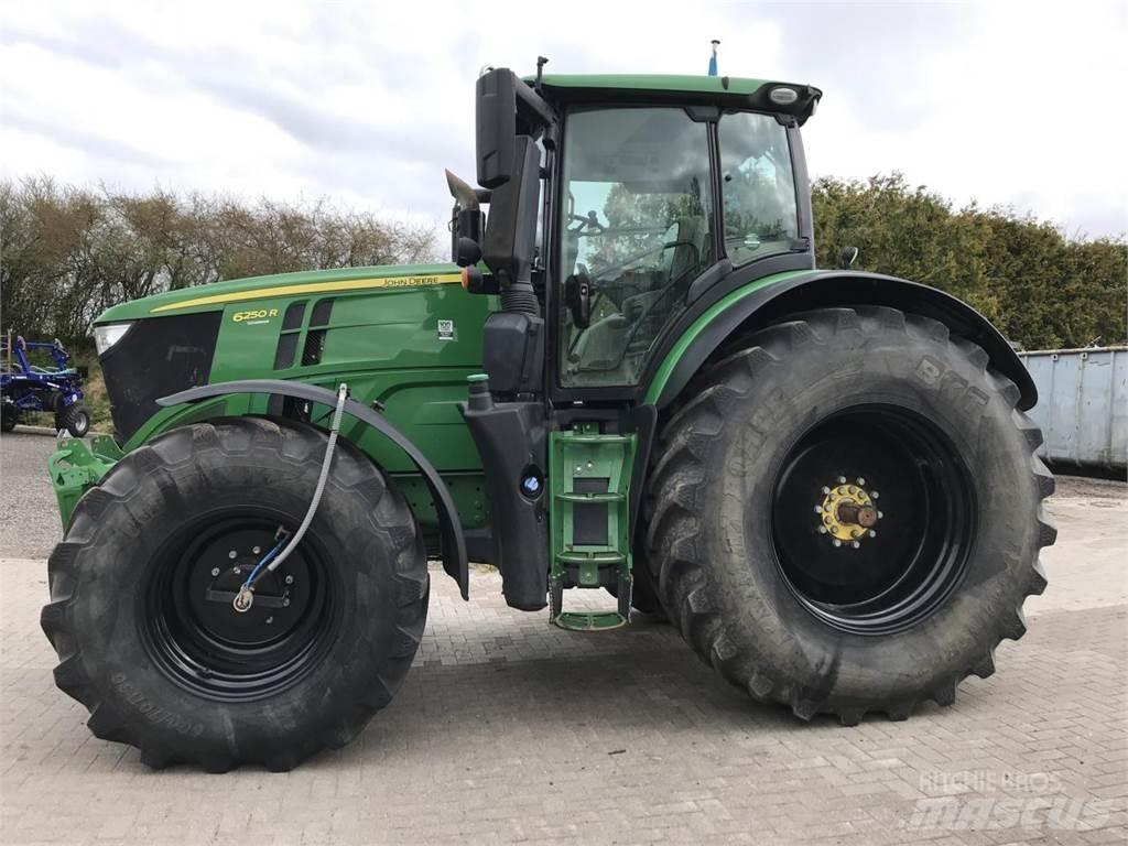 John Deere 6250R Traktory