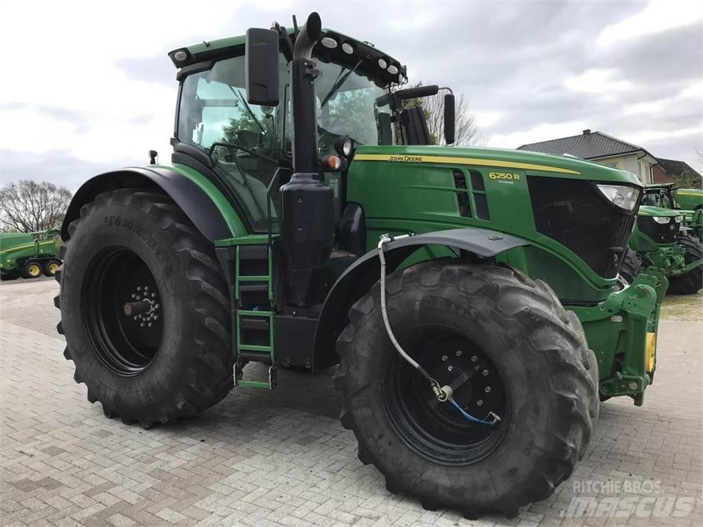 John Deere 6250R Traktory