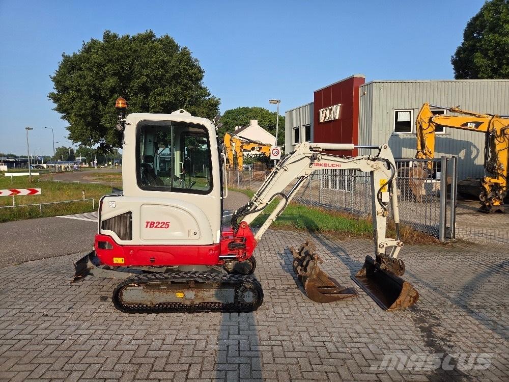 Takeuchi TB225 Mini rýpadlá < 7t