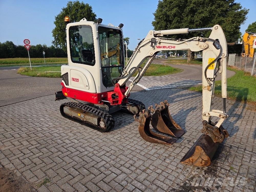Takeuchi TB225 Mini rýpadlá < 7t