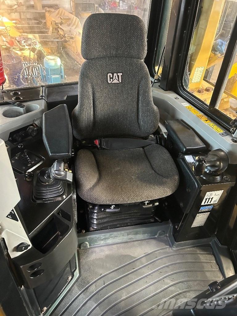 CAT D 6 T LGP Pásové dozéry