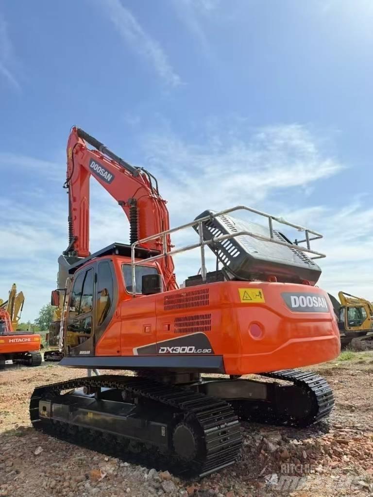 Doosan DX300LC-9C Pásové rýpadlá