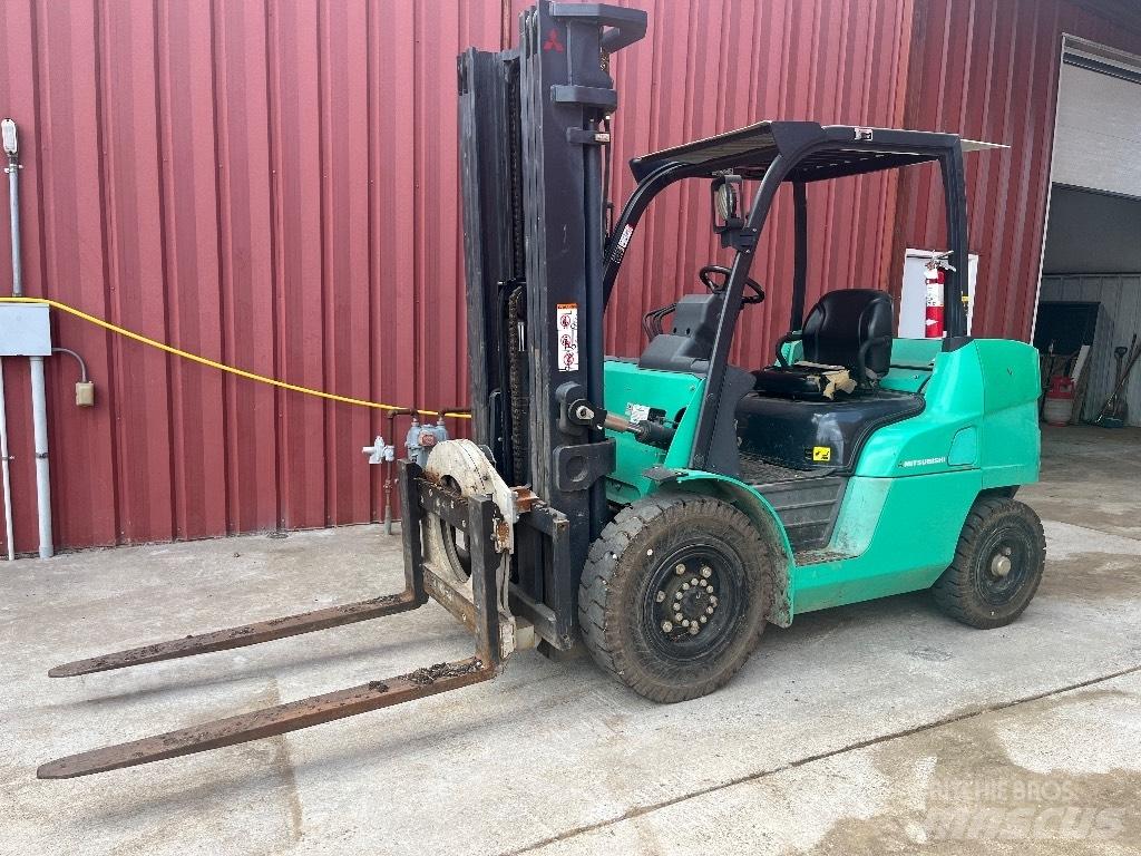 Mitsubishi FD40N1 Terénne vysokozdvižné vozíky