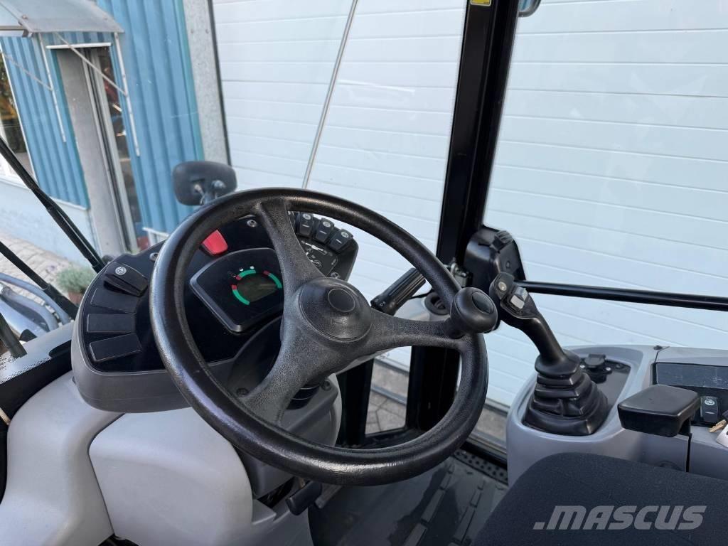 CAT 907 H Kolesové nakladače