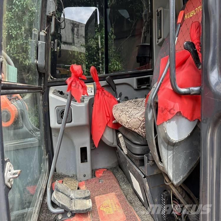 Kubota 183-3 Pásové rýpadlá