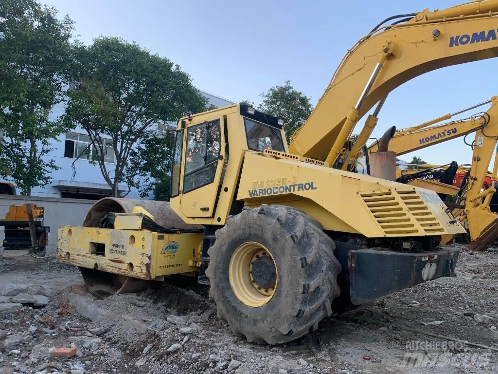 Bomag BW 225 D-3 Tandemové valce