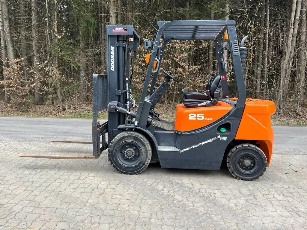 Doosan D 25 GP Dieselové vozíky