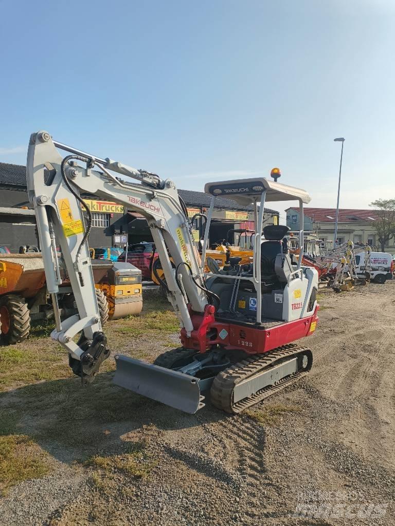 Takeuchi TB 225 Mini rýpadlá < 7t