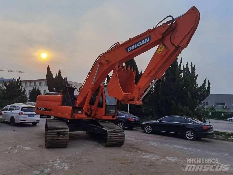 Doosan dx225 Pásové rýpadlá