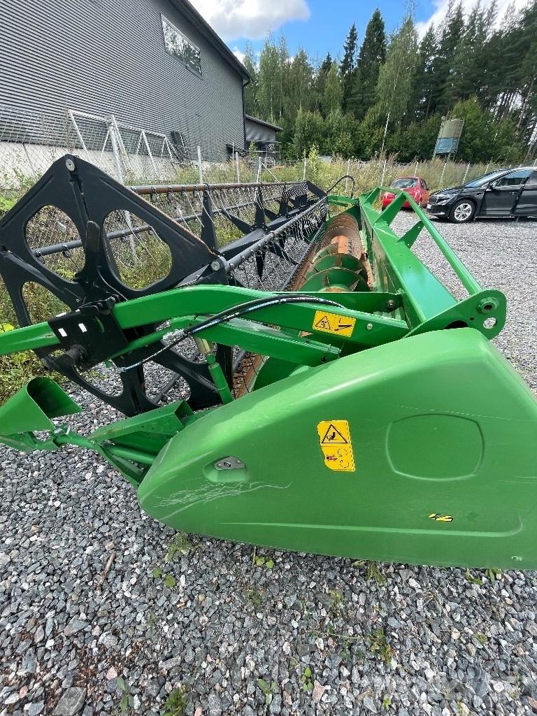 John Deere 622R Kombajnove hlavice