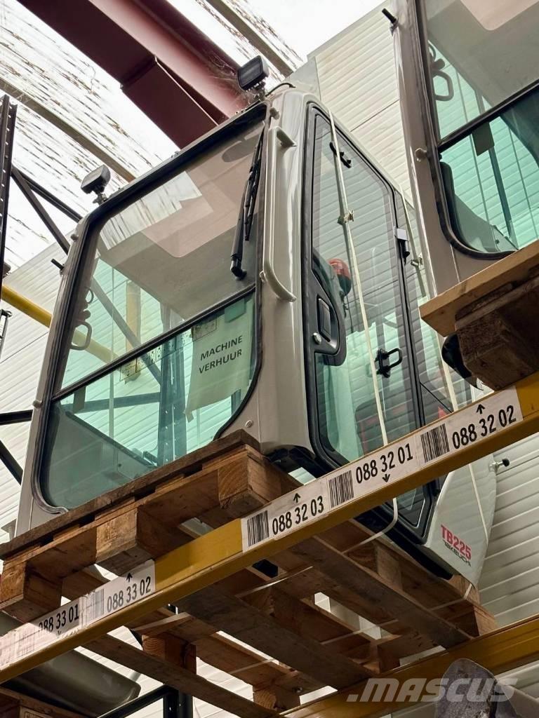 Takeuchi TB 225 Mini rýpadlá < 7t