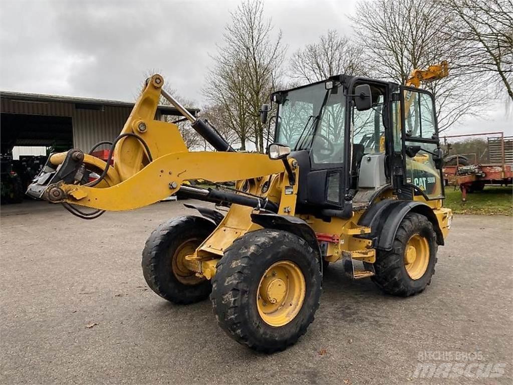 CAT 908M Kolesové nakladače