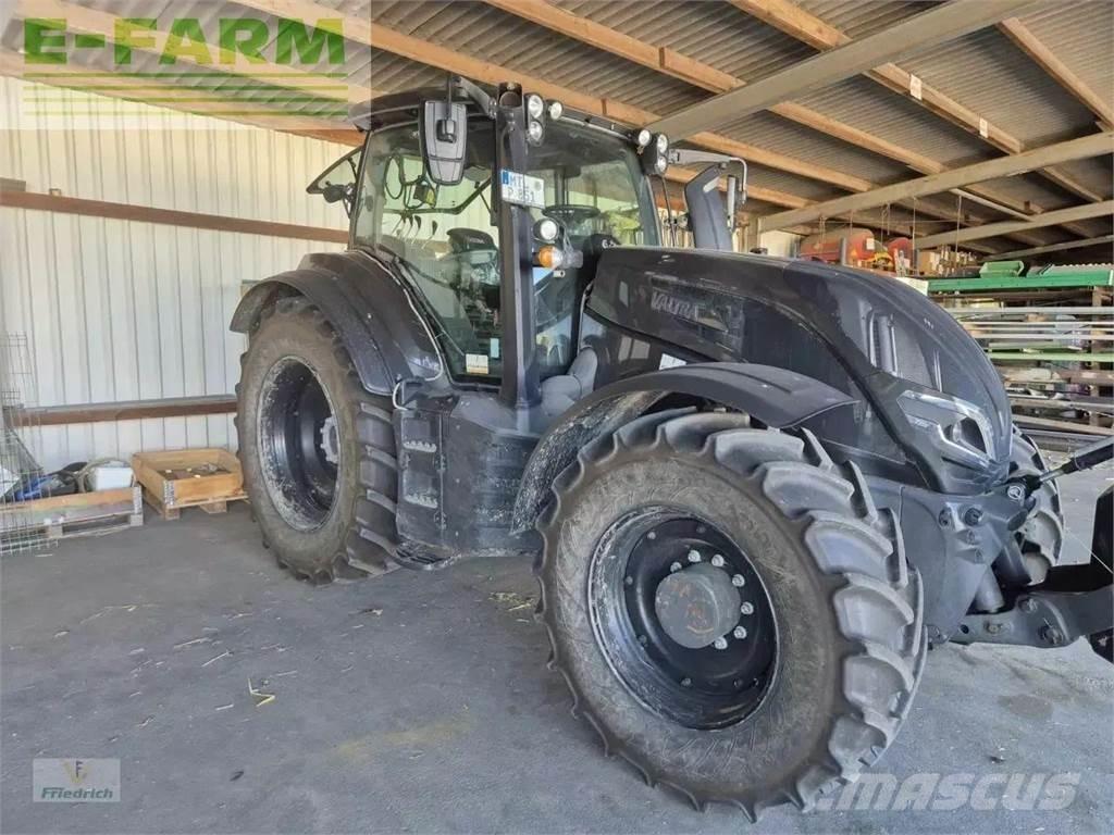 Valtra t235a Traktory