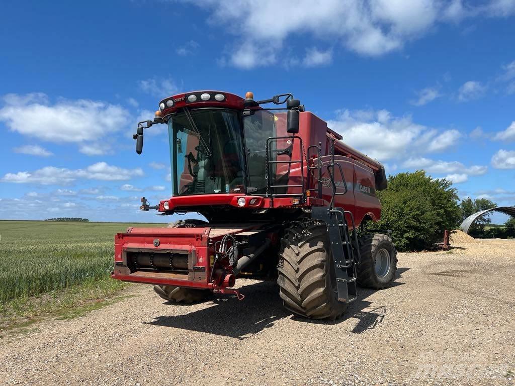 CASE Axial Flow 7120 Kombinované zberacie stroje