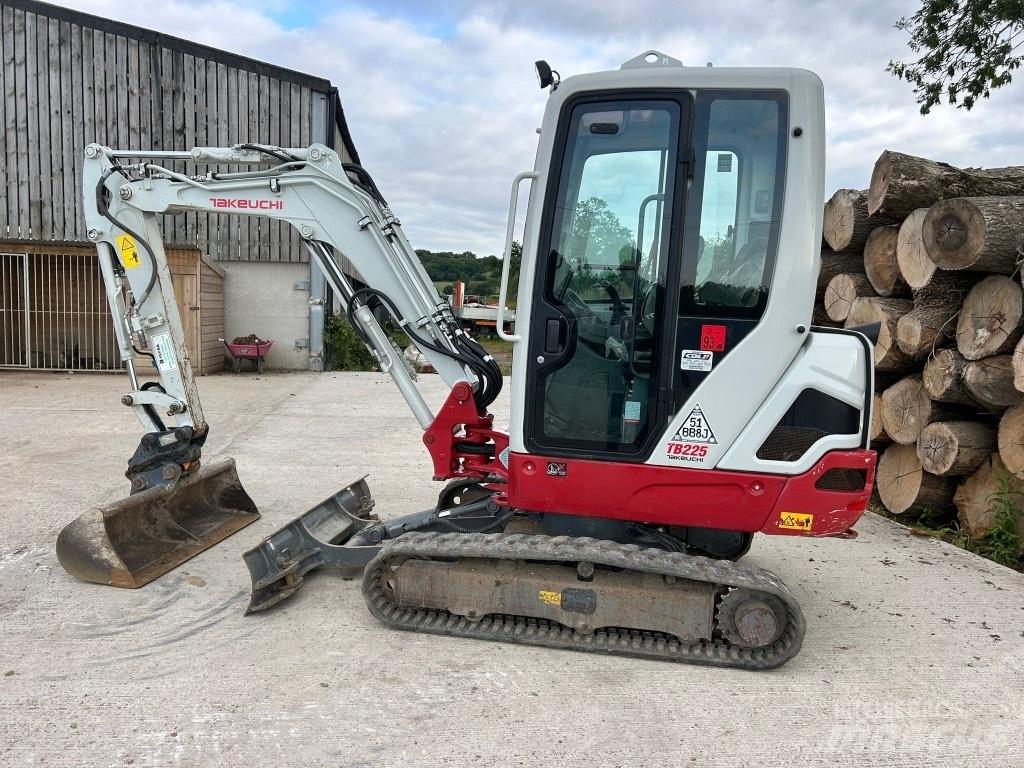 Takeuchi TB 225 Mini rýpadlá < 7t