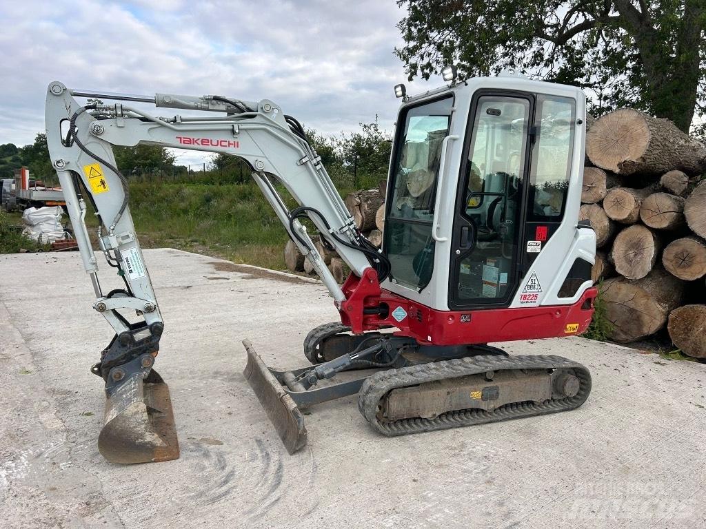 Takeuchi TB 225 Mini rýpadlá < 7t