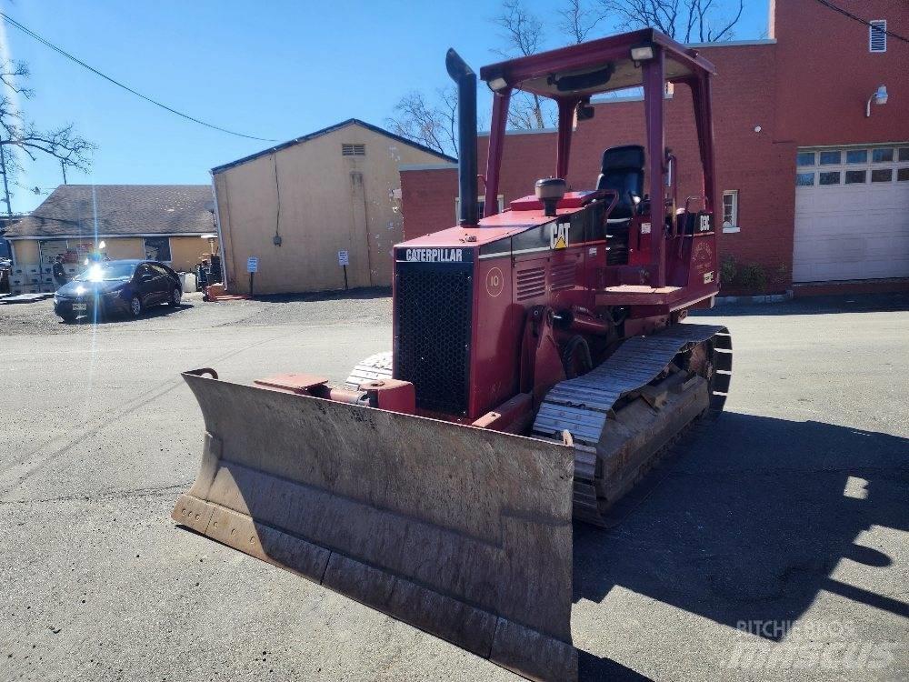 CAT D 3 C III Pásové dozéry