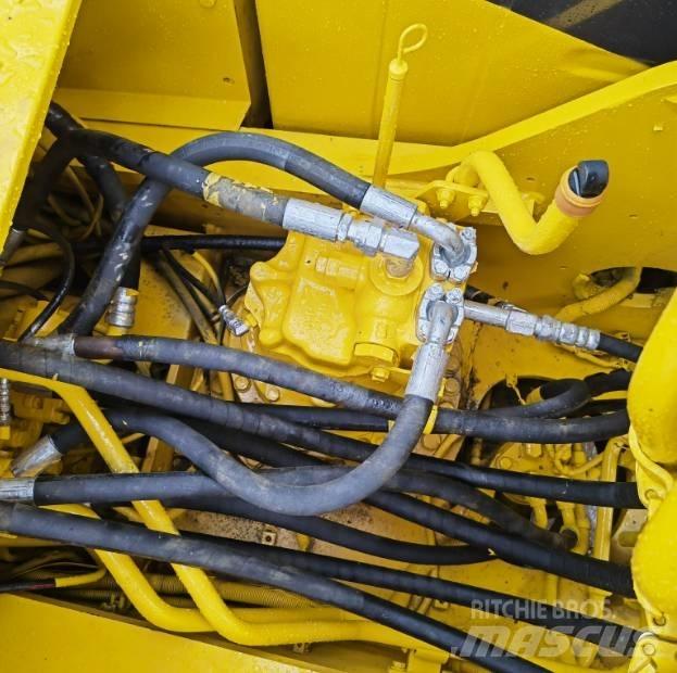 Komatsu PC220-8 Pásové rýpadlá