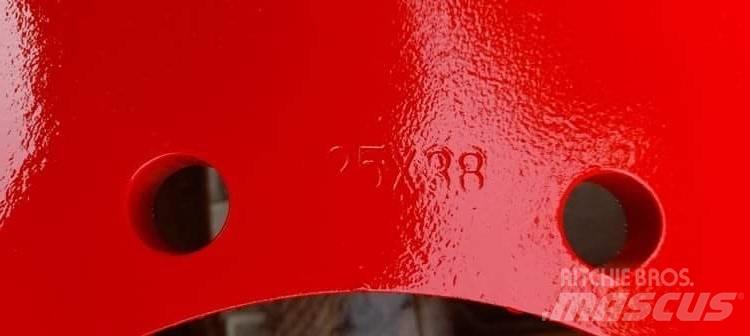 Fendt RIM 25x38 Pneumatiky, kolesá a ráfiky