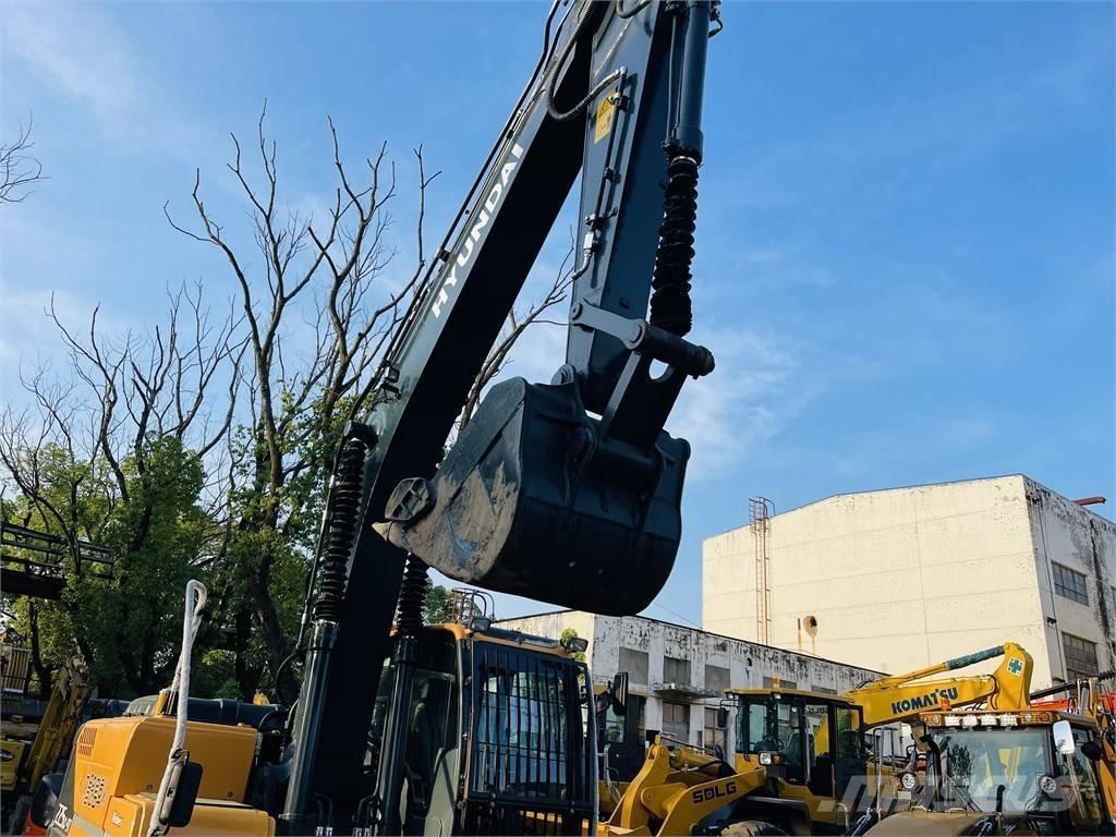 Hyundai 225LC 9T Pásové rýpadlá