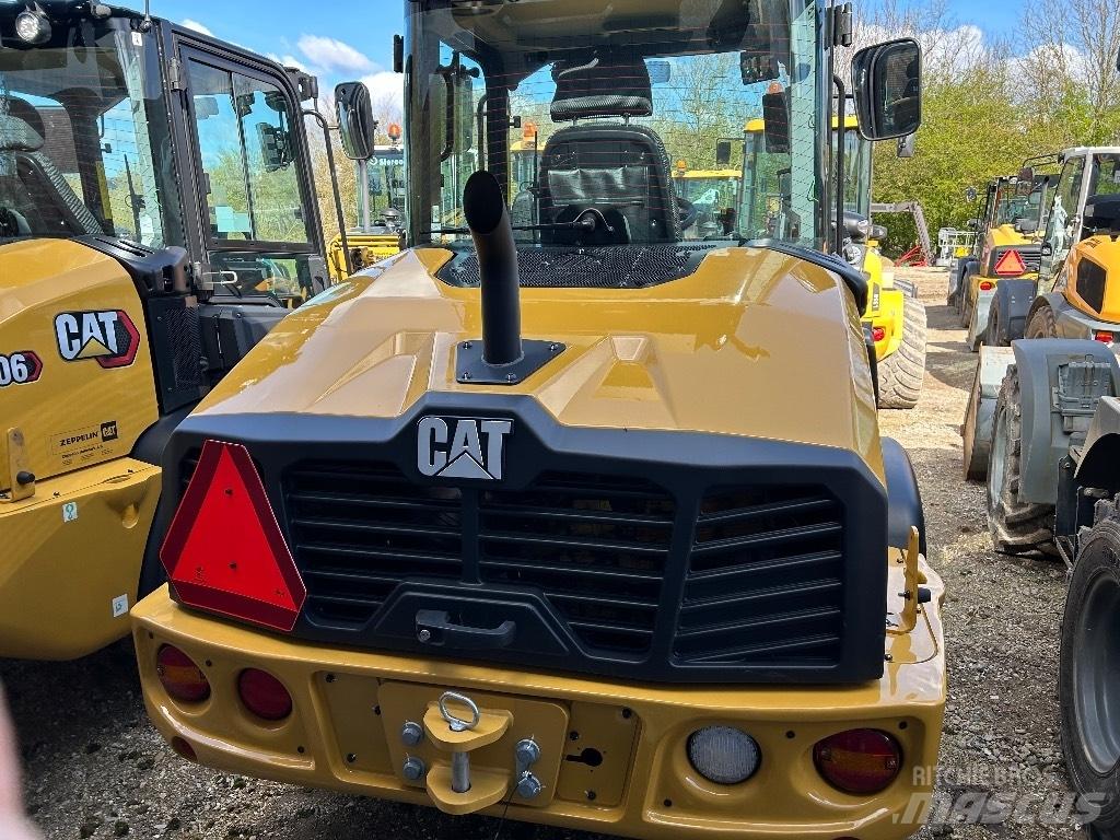 CAT 906 Kolesové nakladače