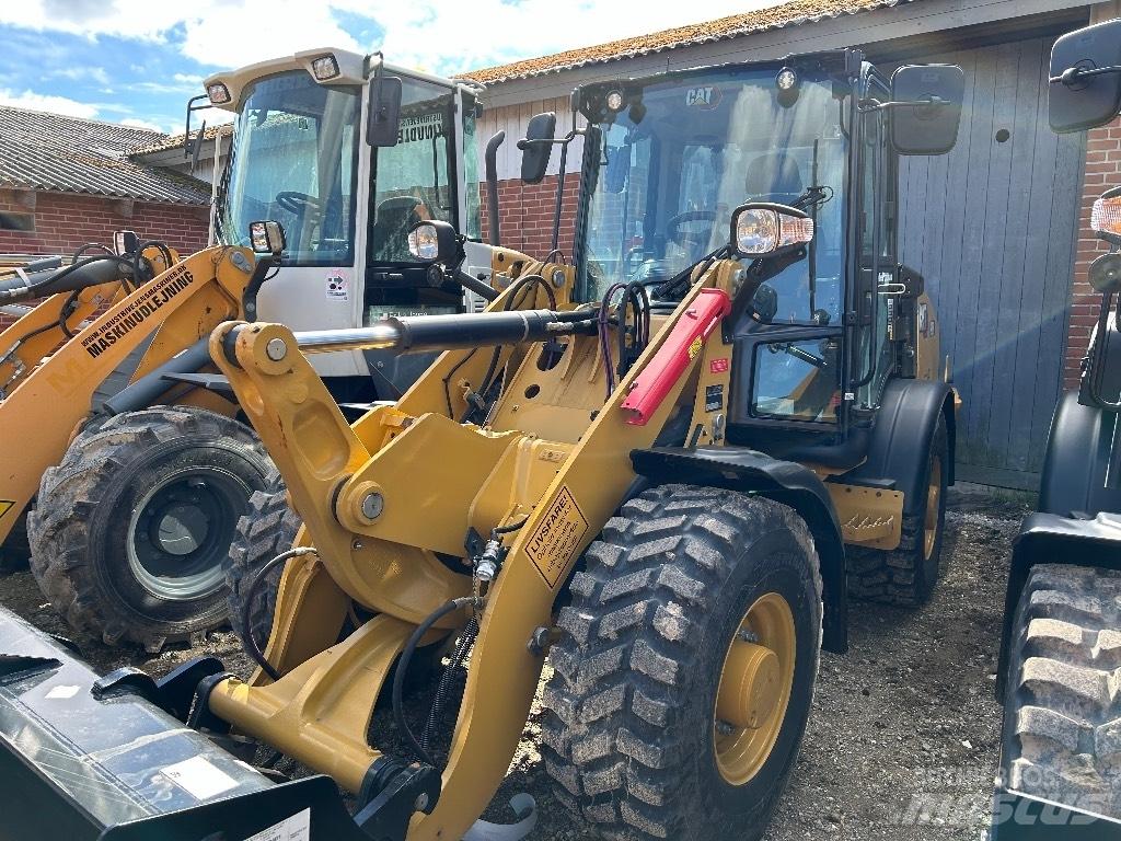 CAT 906 Kolesové nakladače