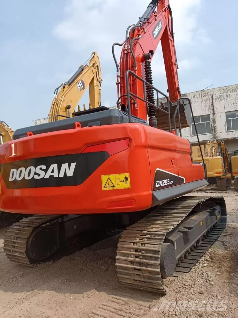Doosan DX 225 LC Pásové rýpadlá