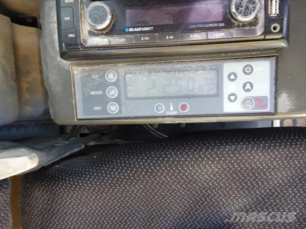 New Holland E235 Pásové rýpadlá