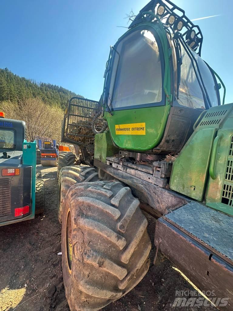 John Deere 810 E Lesné traktory