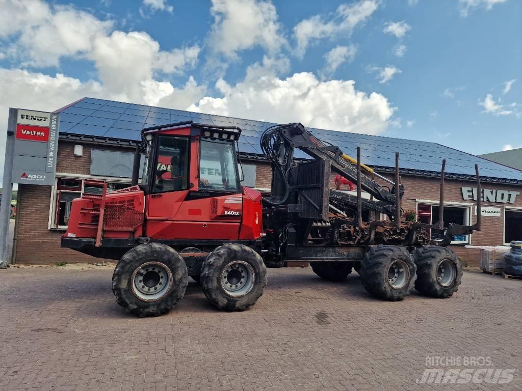 Komatsu 840 TX Lesné traktory