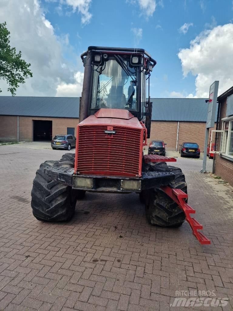 Komatsu 840 TX Lesné traktory