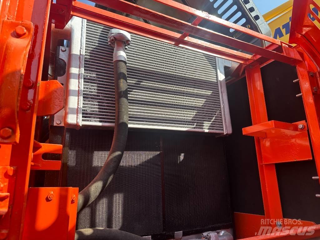 Doosan DX 300 Pásové rýpadlá