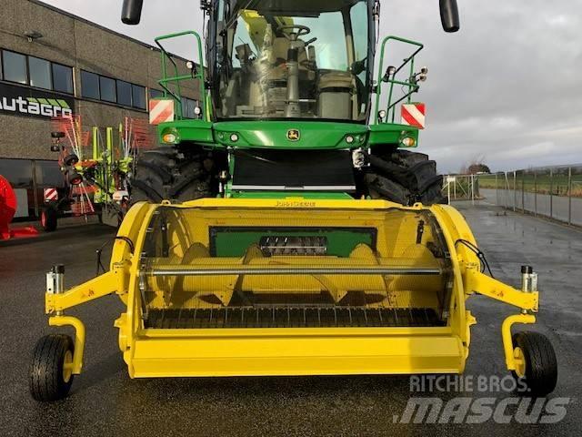 John Deere 8200 i Samochodné kosačky