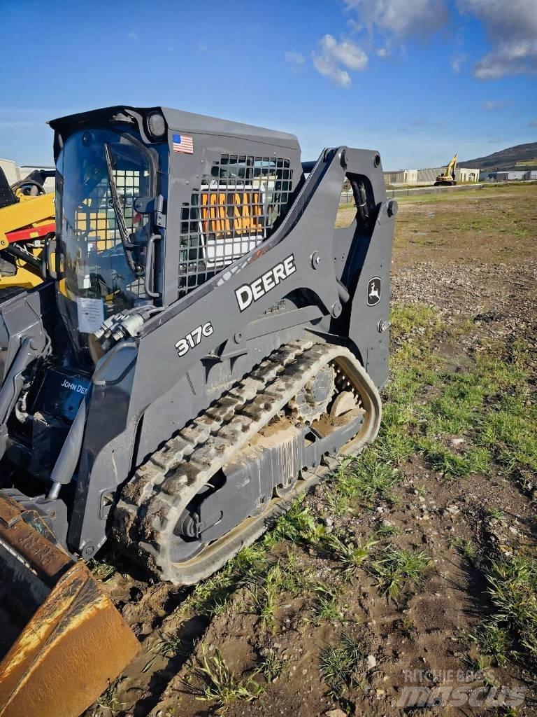 John Deere 317 G Šmykom riadené nakladače