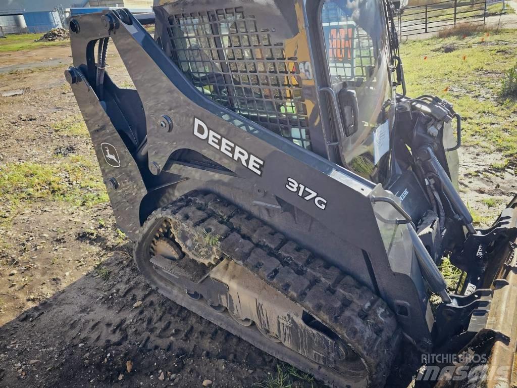 John Deere 317 G Šmykom riadené nakladače