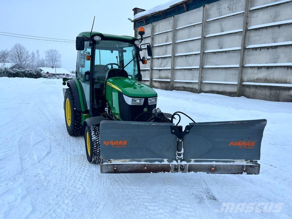 John Deere 4066 R Traktory