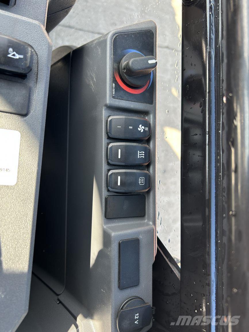 CAT 906 (9145) Viacúčelové nakladače