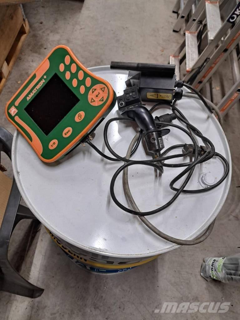 Amazone Ux 3200 20m Ťahané postrekovače