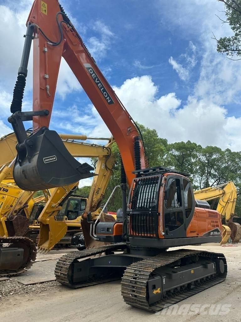 Develon DX 225 LCA Midi rýpadlá 7 t - 12 t
