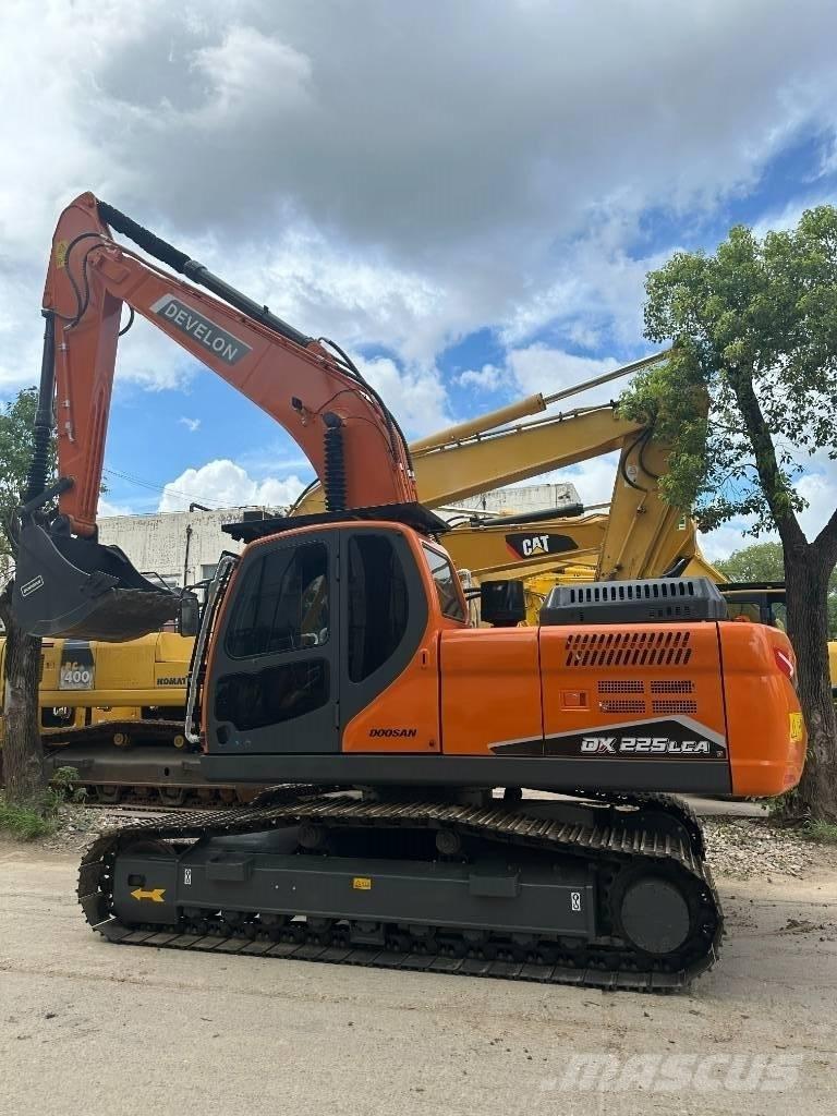 Develon DX 225 LCA Midi rýpadlá 7 t - 12 t