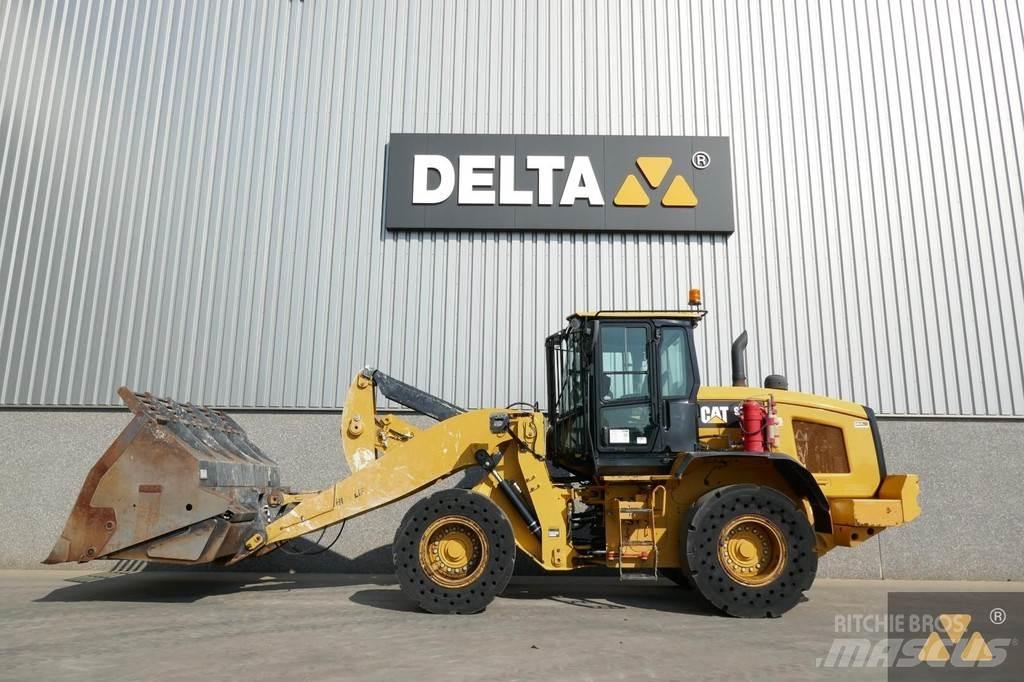 CAT 938M Kolesové nakladače