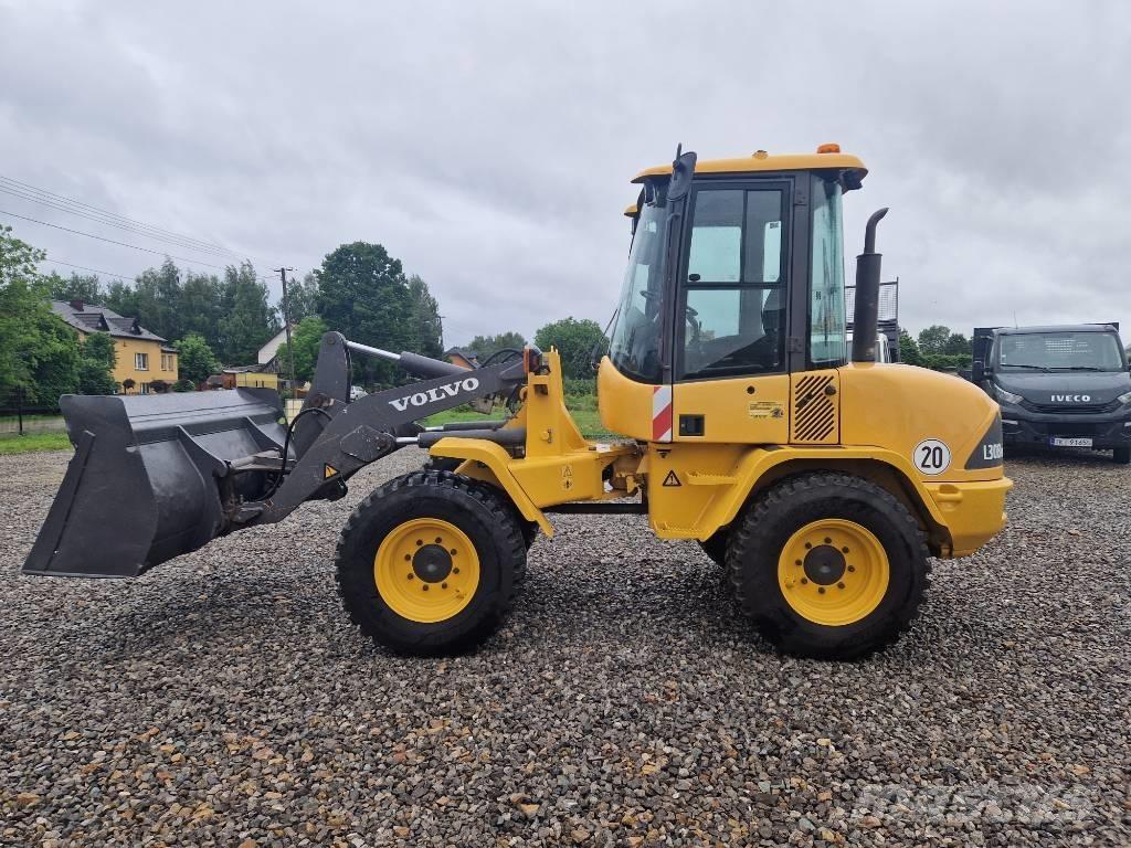 Volvo L 30 Kolesové nakladače